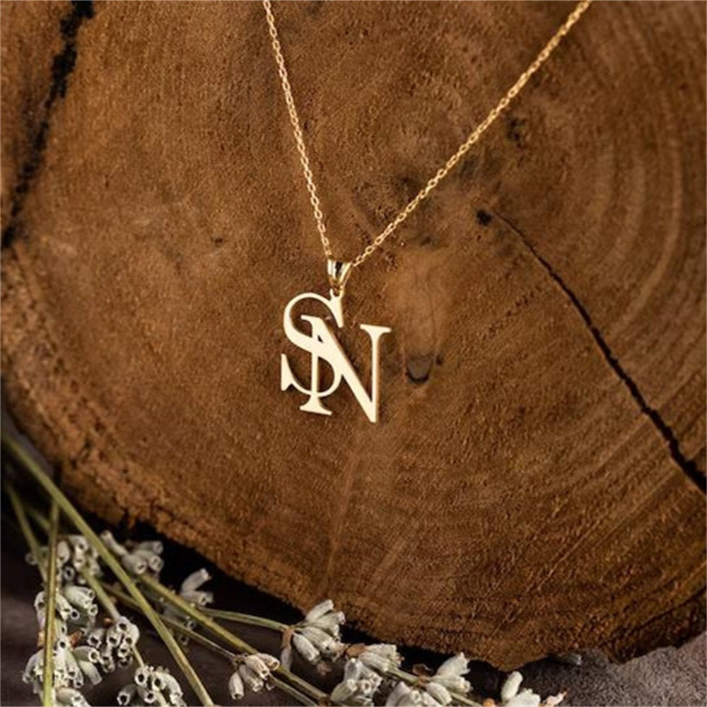 Couples Custom Initial Letter  - Birth Flower Necklace บทวิจารณ์และราคา