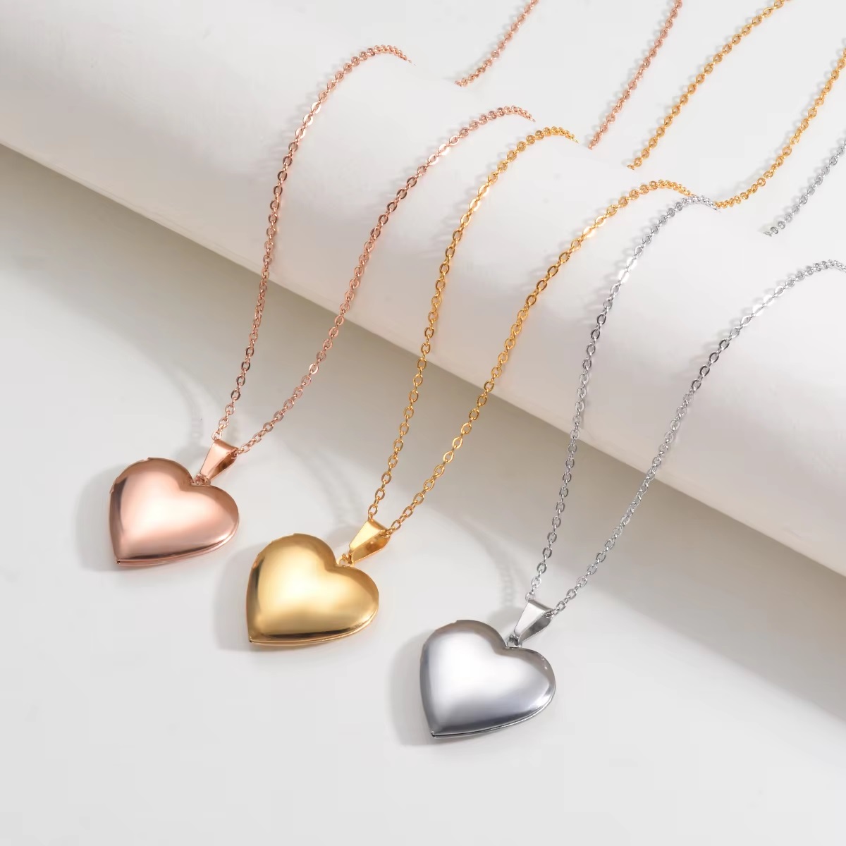 Custom Personalized Heart Birt - Birth Flower Necklace บทวิจารณ์และราคา